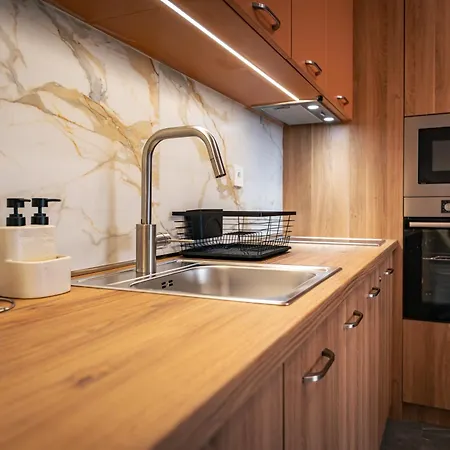 Trinavis Boutique Apartments, Own Private Parking, Center, Entire 公寓 *
