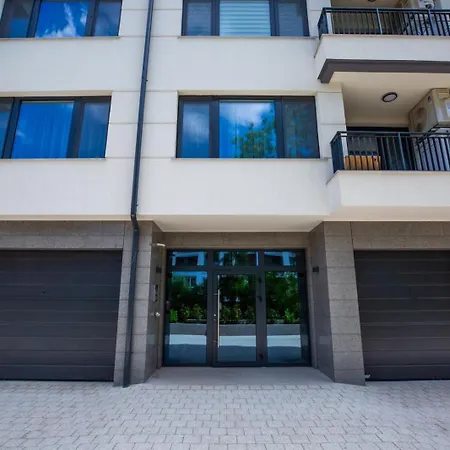 公寓 Trinavis Boutique Apartments, Own Private Parking, Center, Entire