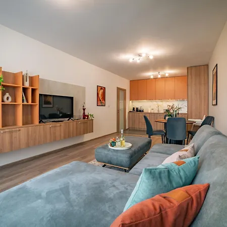 Апартаменты Trinavis Boutique Apartments, Own Private Parking, Center, Entire *