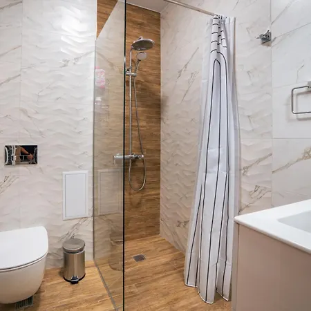 Trinavis Boutique Apartments, Own Private Parking, Center, Entire * Велико-Тырново