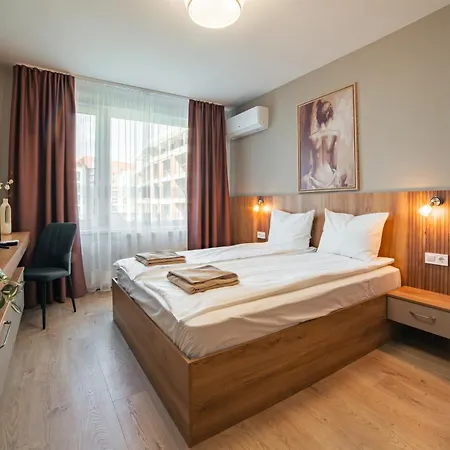 Trinavis Boutique Apartments, Own Private Parking, Center, Entire Велико-Тырново