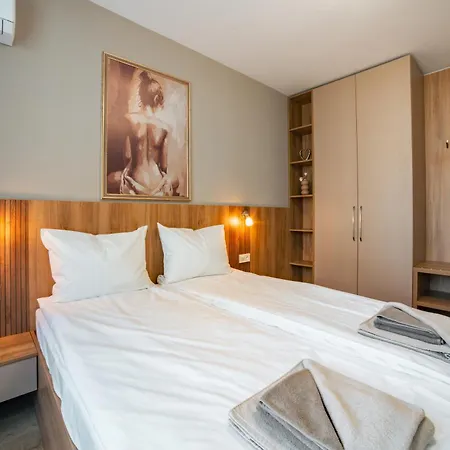 Trinavis Boutique Apartments, Own Private Parking, Center, Entire * 大特尔诺沃