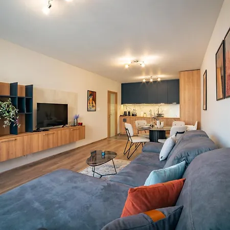 Trinavis Boutique Apartments, Own Private Parking, Center, Entire * 大特尔诺沃