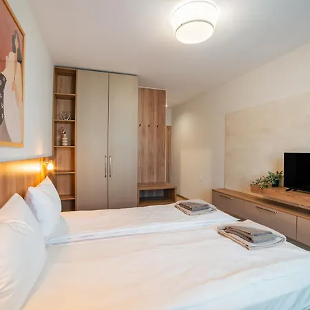 Trinavis Boutique Apartments, Own Private Parking, Center, Entire Апартаменты