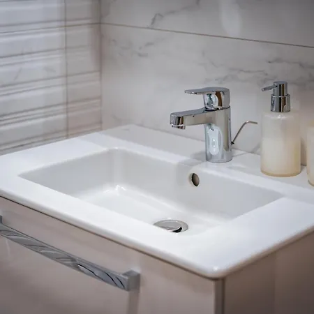 Trinavis Boutique Apartments, Own Private Parking, Center, Entire Апартаменты