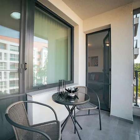Trinavis Boutique Apartments, Own Private Parking, Center, Entire * Велико-Тырново
