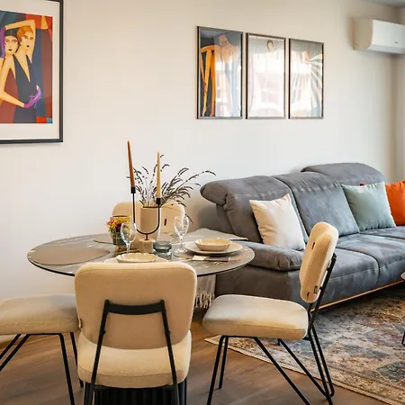 Trinavis Boutique Apartments, Own Private Parking, Center, Entire * Велико-Тырново